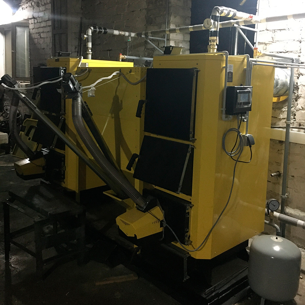 Kesselhaus mit 2×42 kW Kesseln